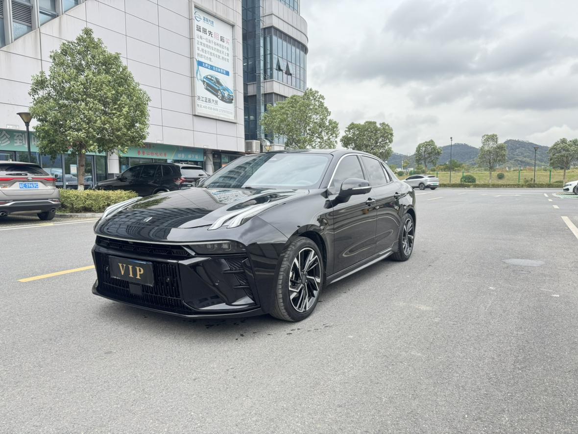 Lynk & Co 03