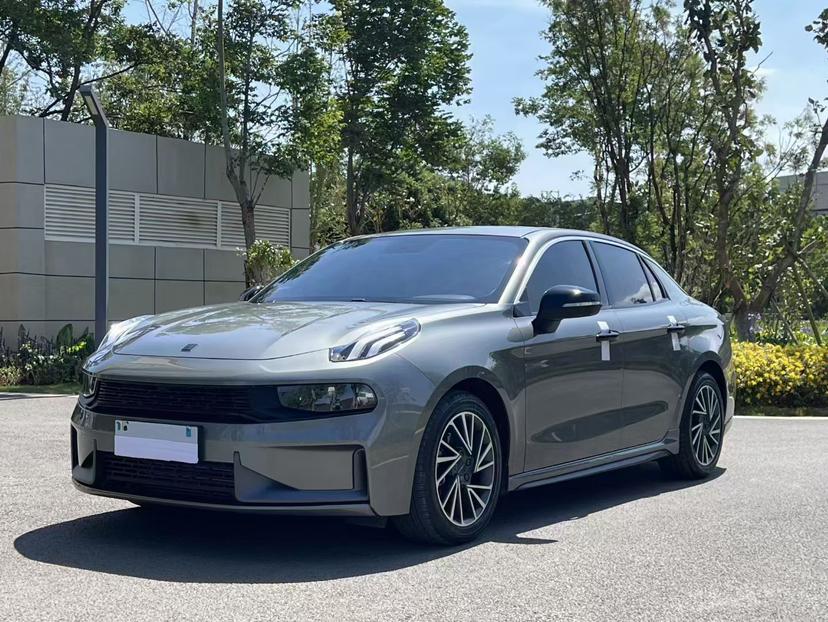 Lynk & Co 03