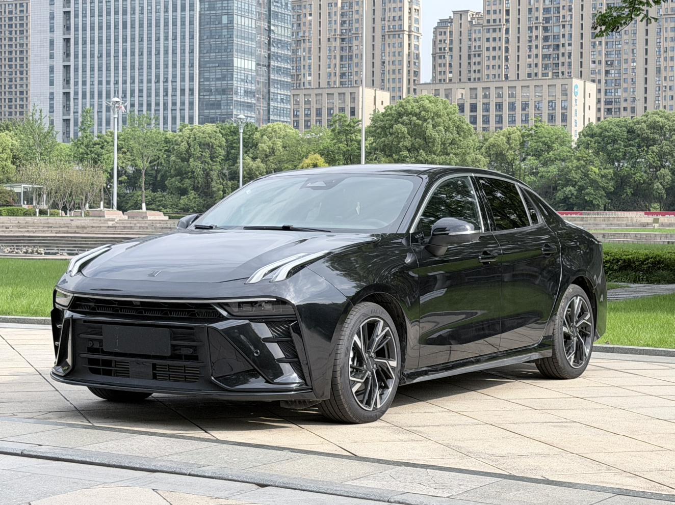 Lynk & Co 03