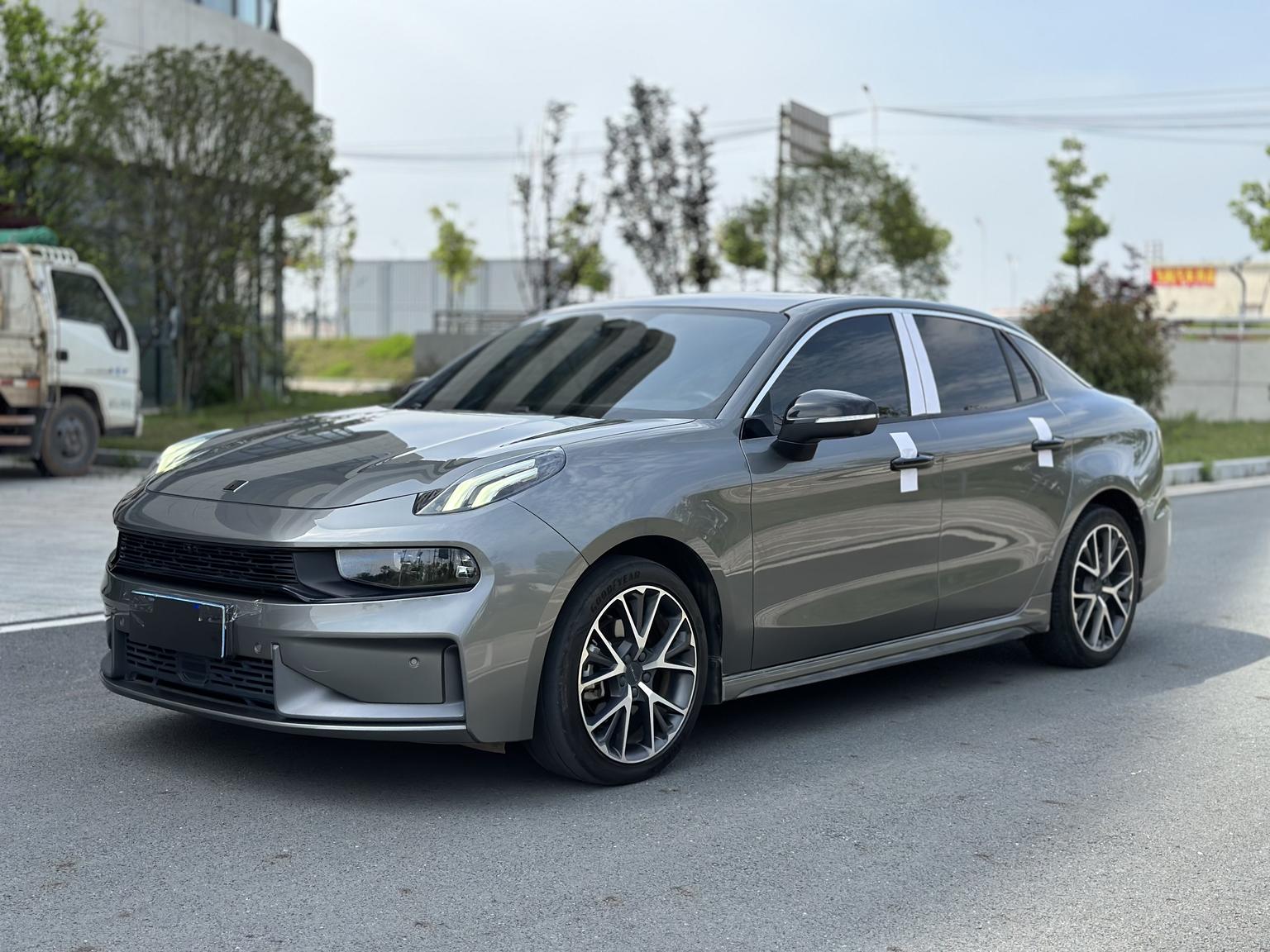Lynk & Co 03
