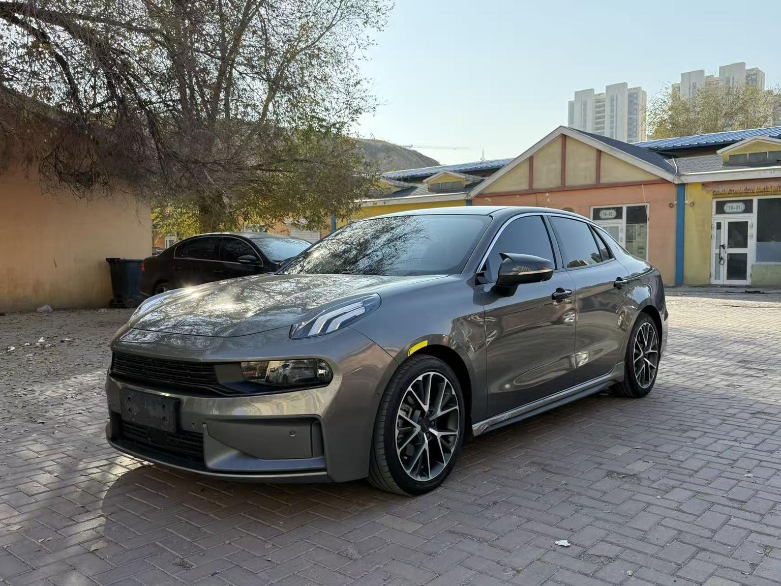 Lynk & Co 03