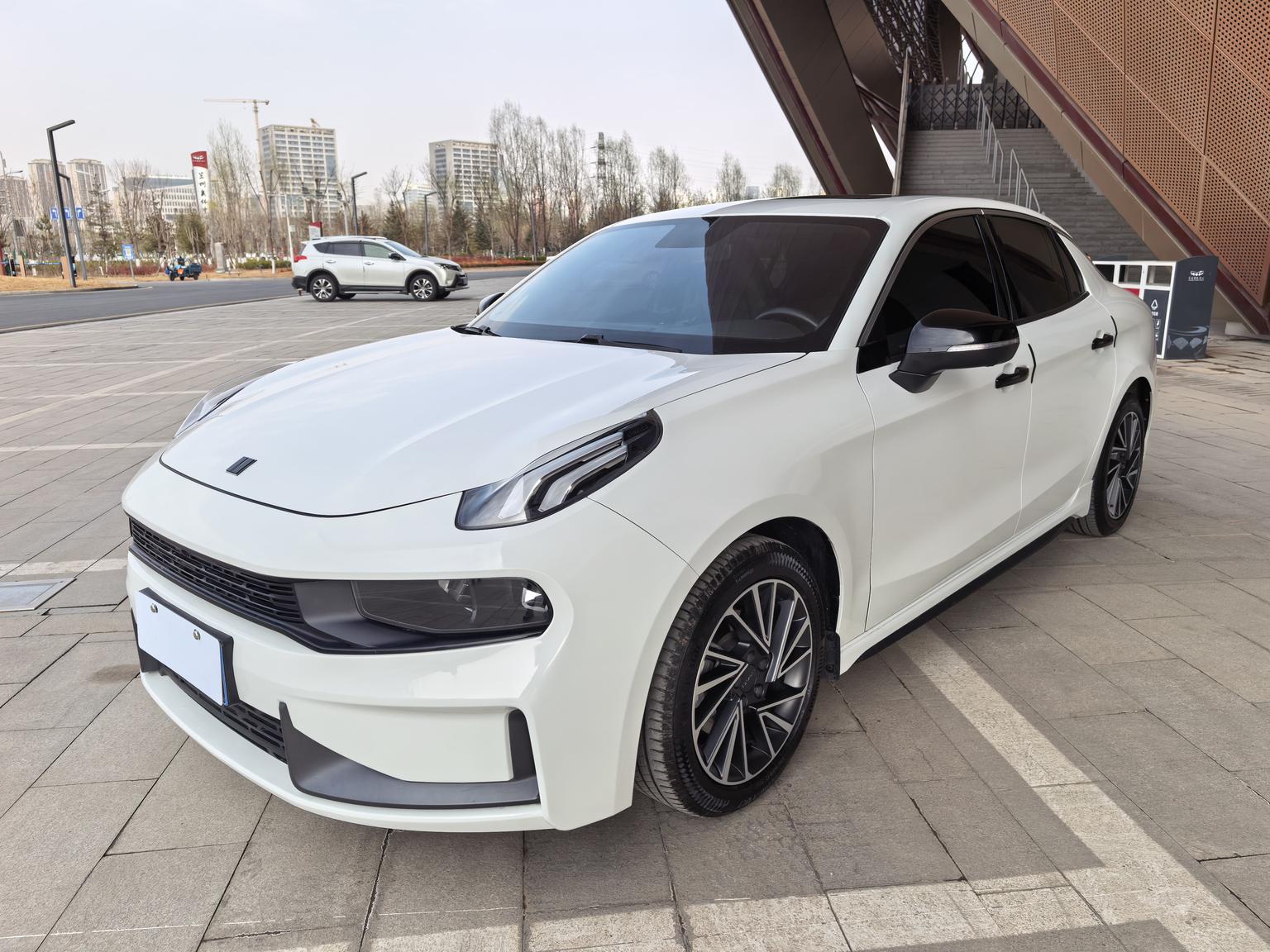 Lynk & Co 03