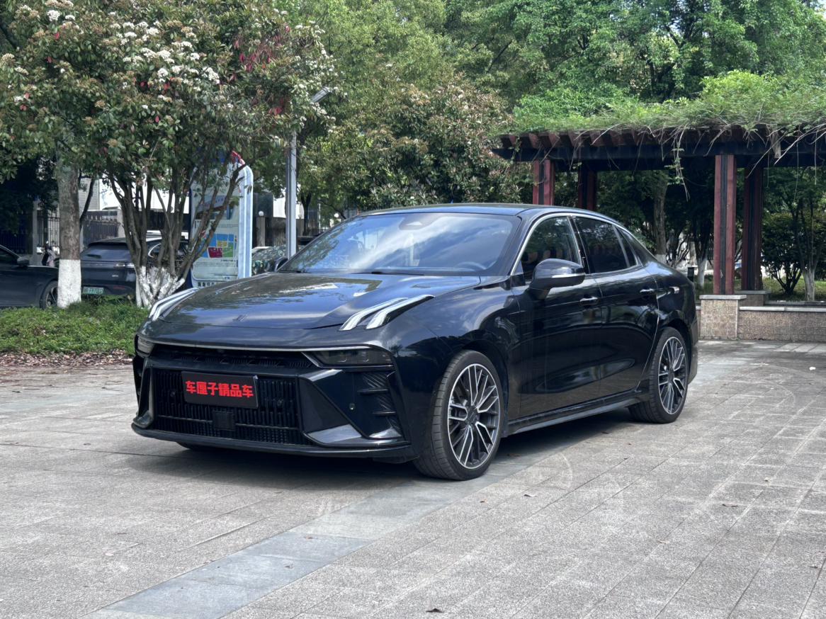 Lynk & Co 03