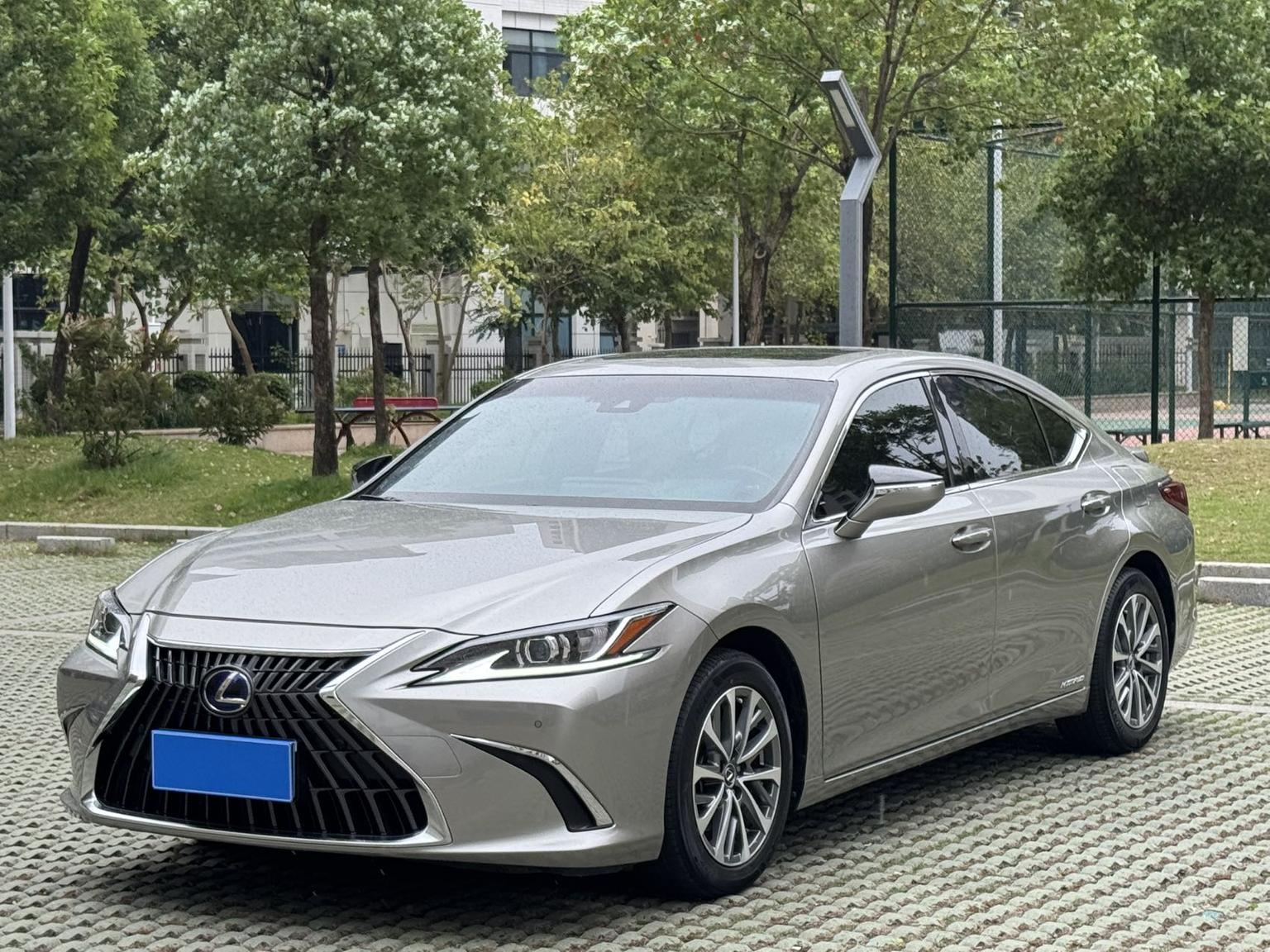 Lexus ES
