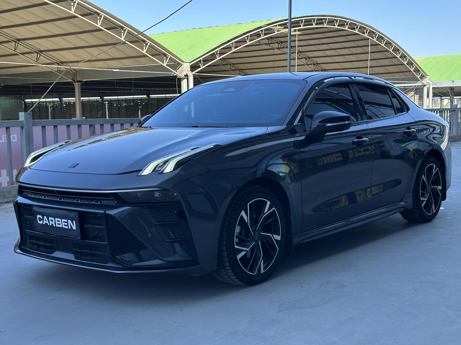 Lynk & Co 03