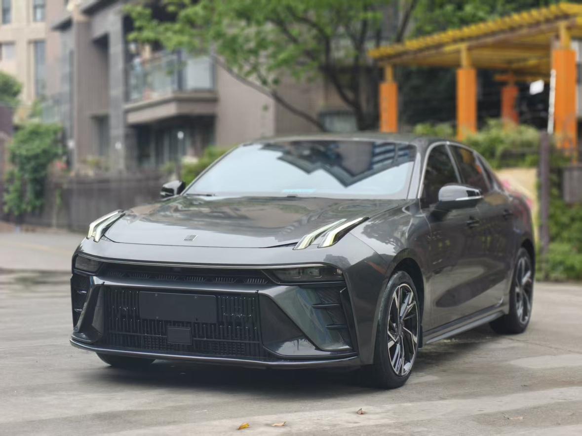 Lynk & Co 03