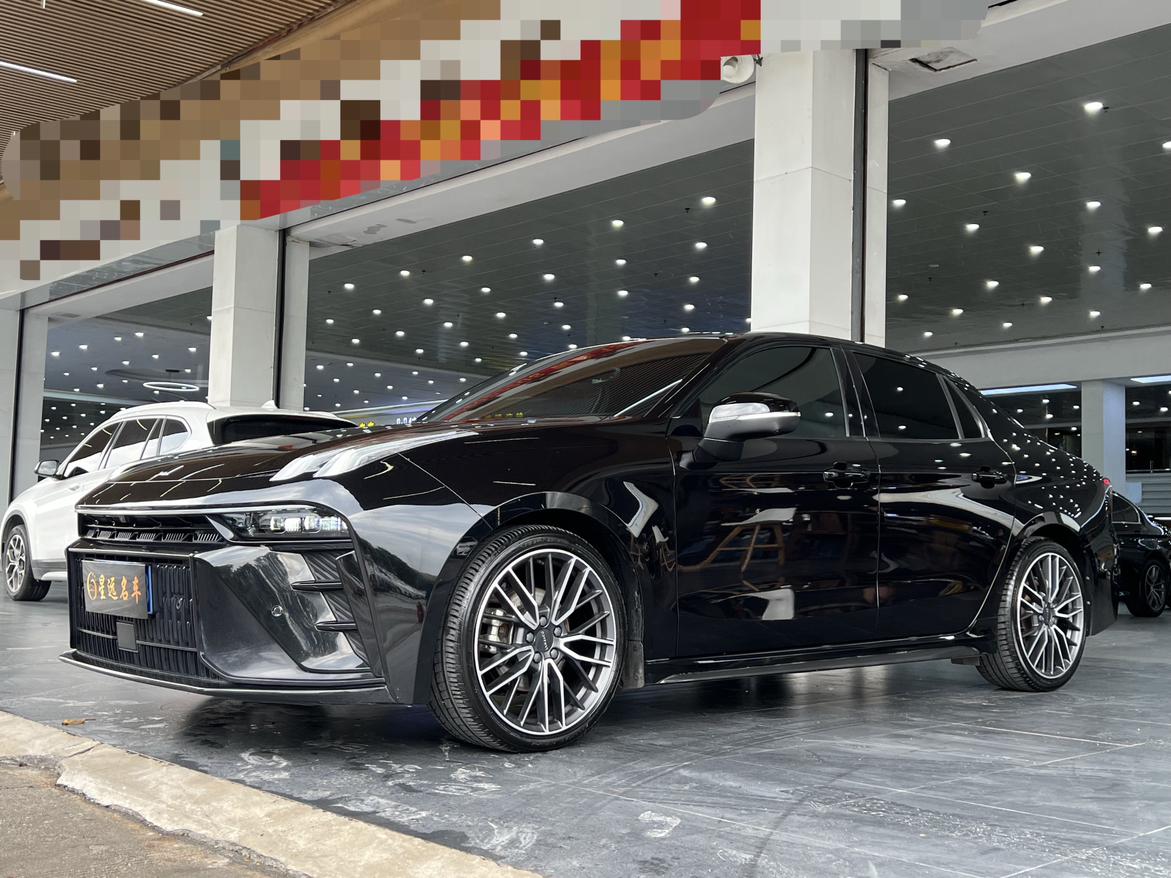 Lynk & Co 03