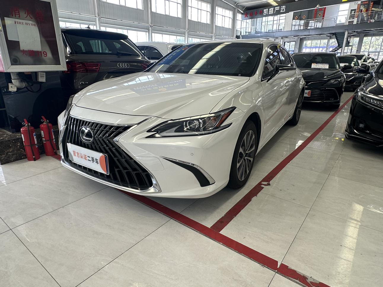 Lexus ES