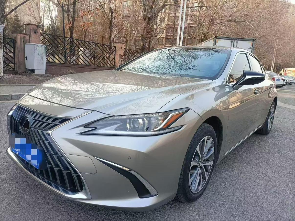 Lexus ES