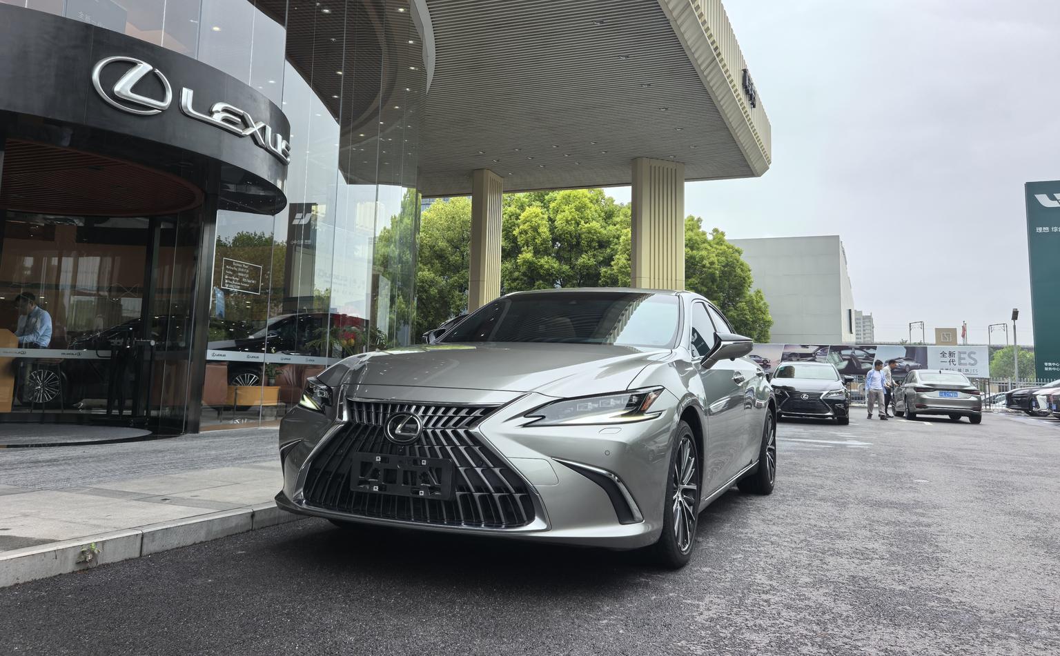 Lexus ES