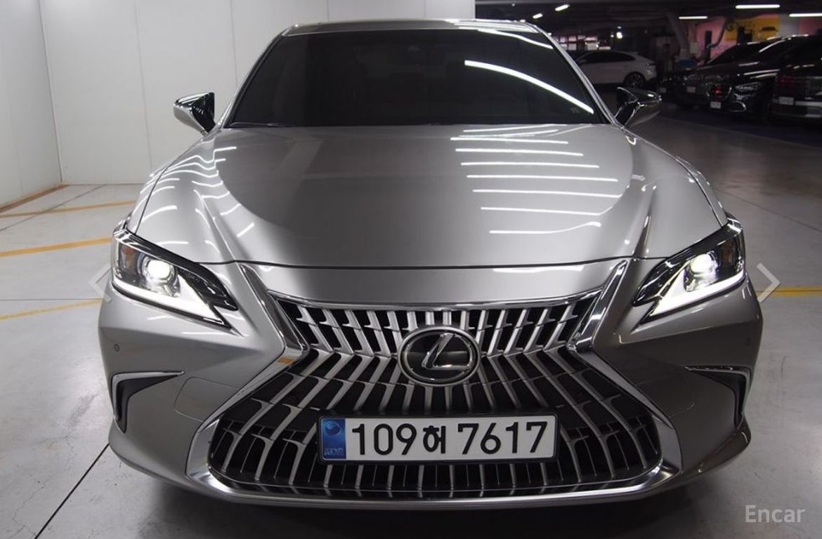 Lexus ES
