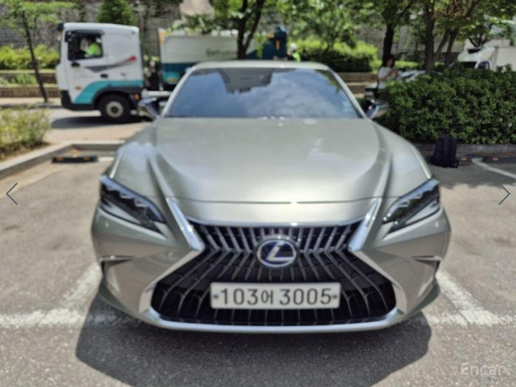 Lexus ES