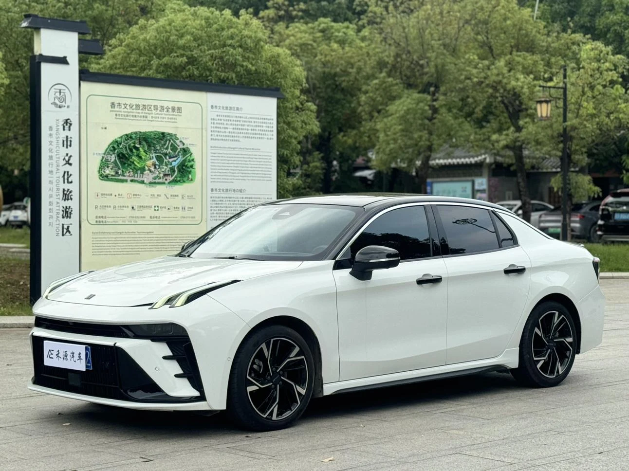 Lynk & Co 03