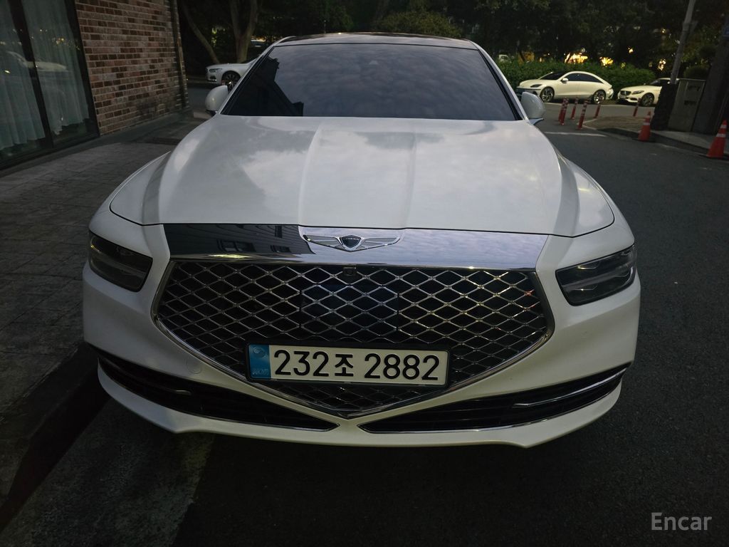 Genesis G90