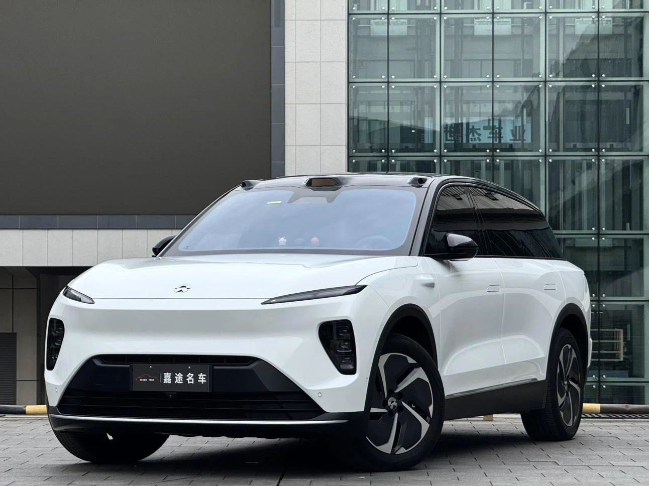 NIO ES8