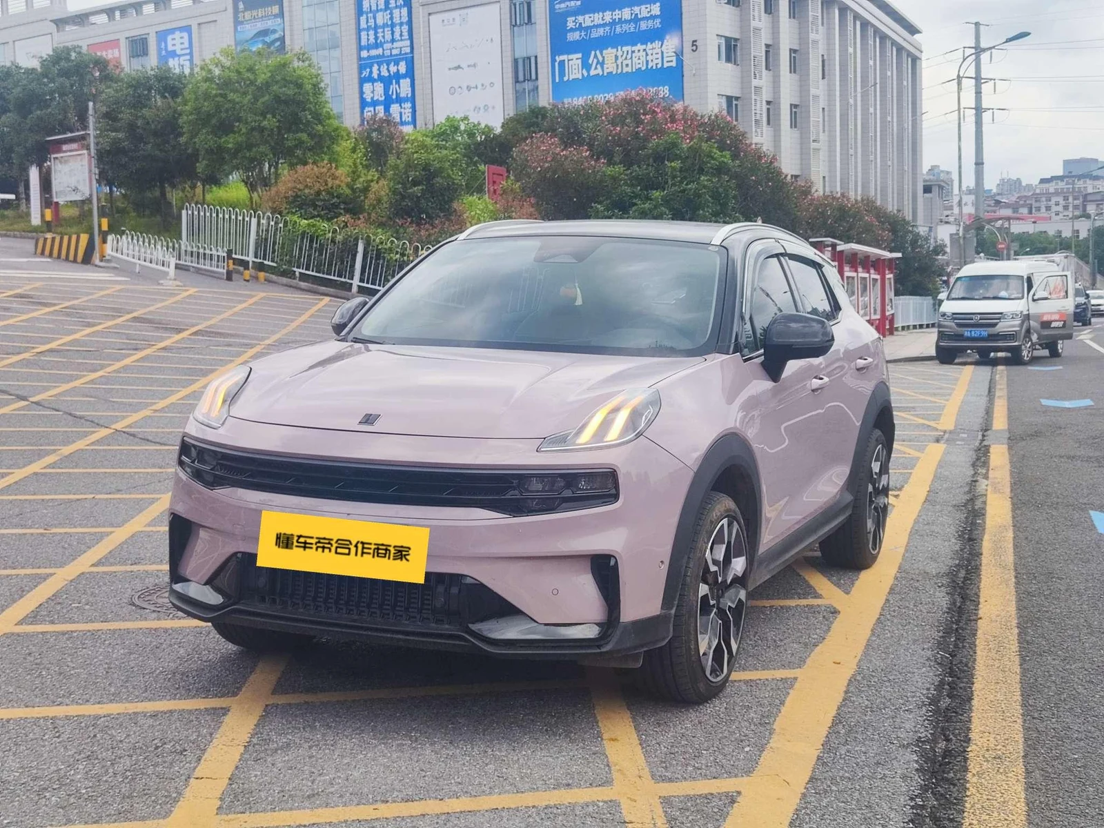 Lynk & Co 06