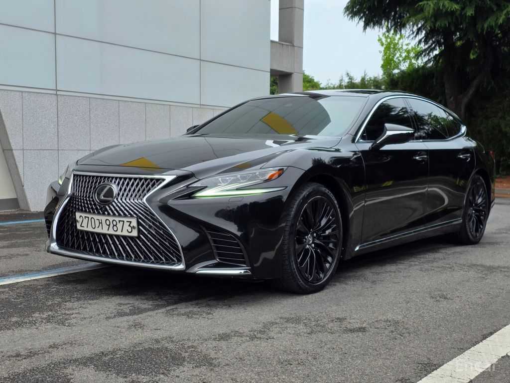 Lexus LS