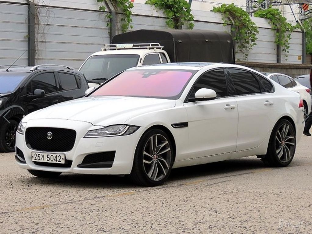 Jaguar XF