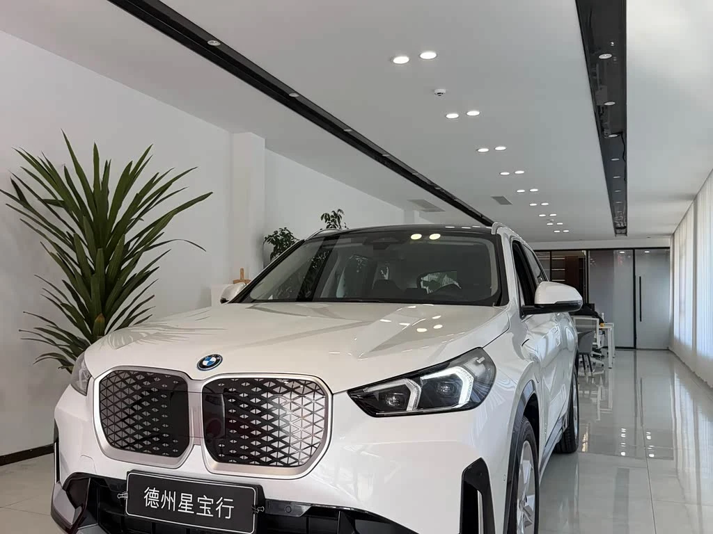 BMW iX1