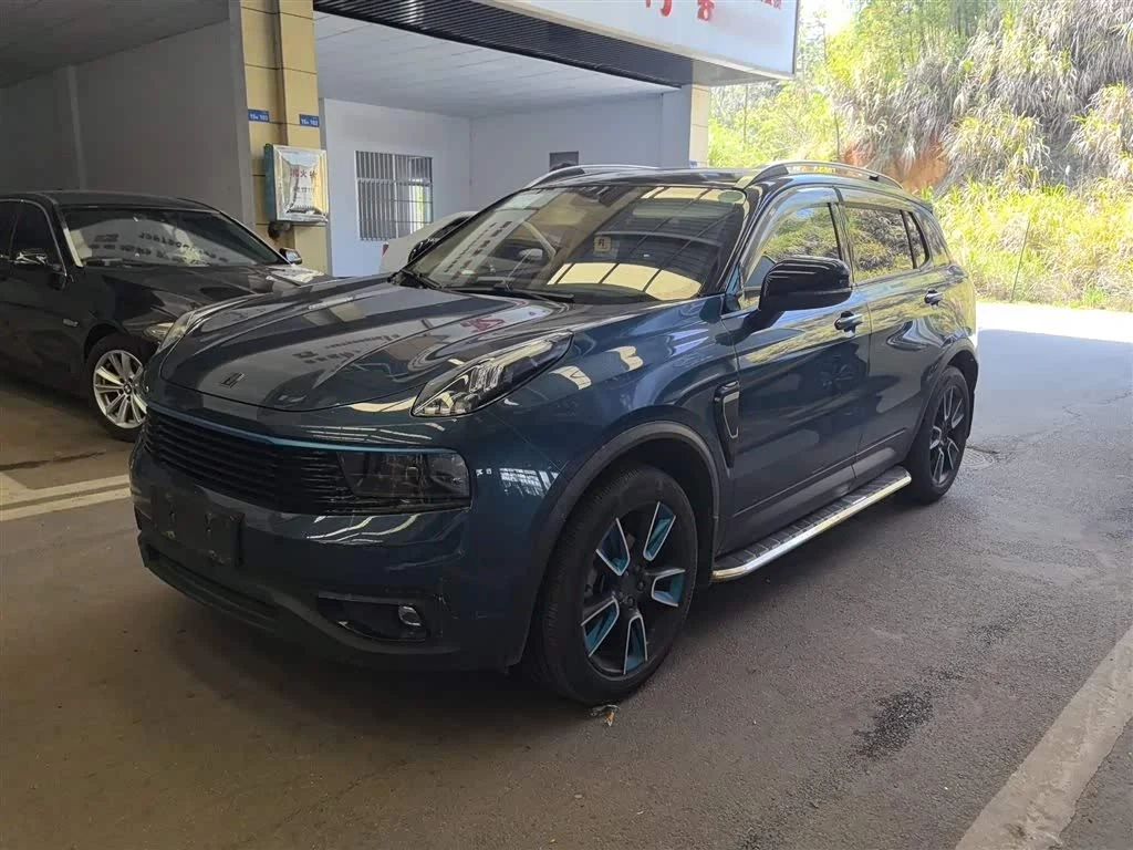 Lynk & Co 01