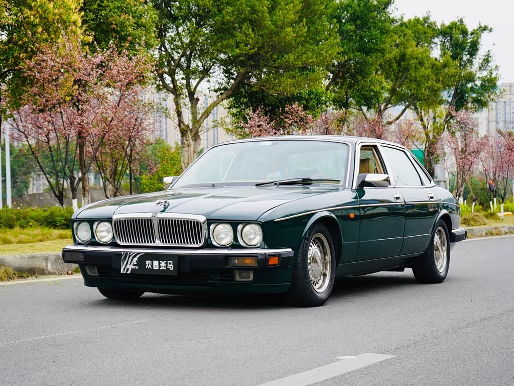Jaguar XJ