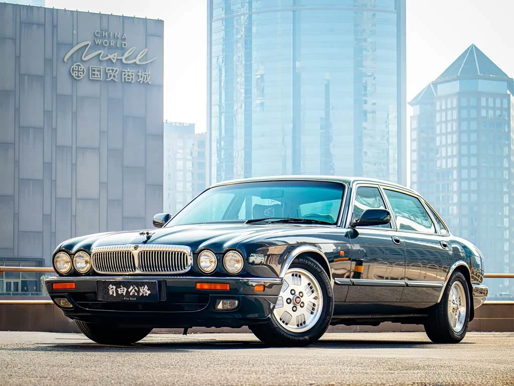Jaguar XJ