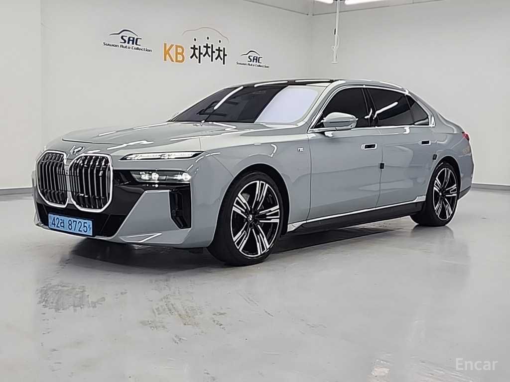 BMW i7