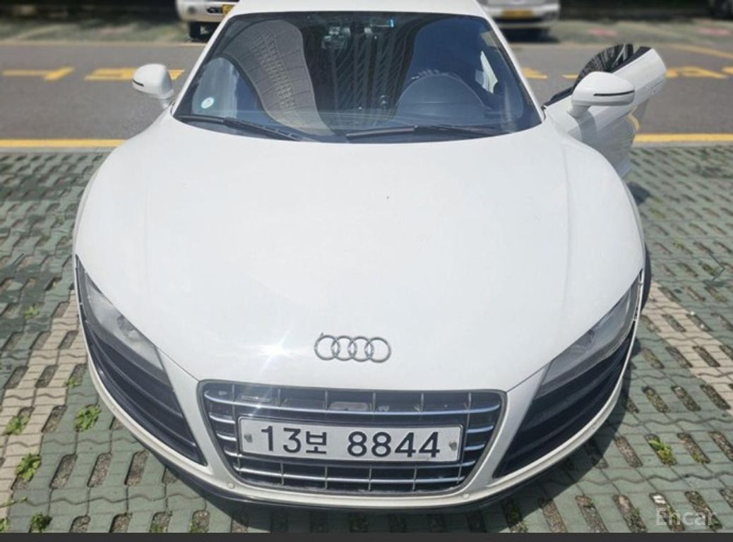 Audi R8