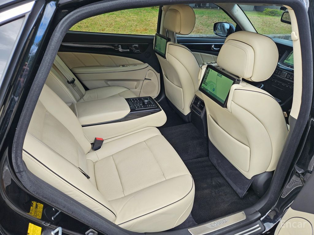 Hyundai Equus
