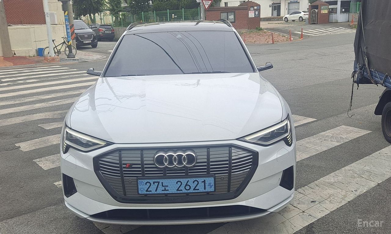 Audi e-tron