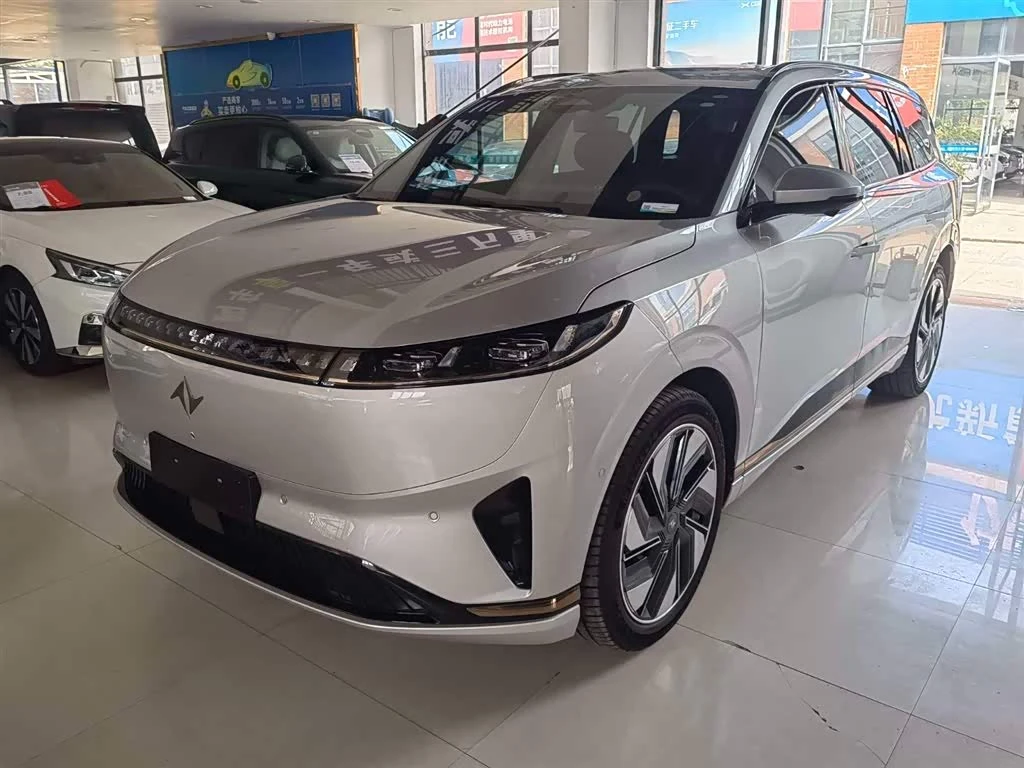 Dongfeng eπ008