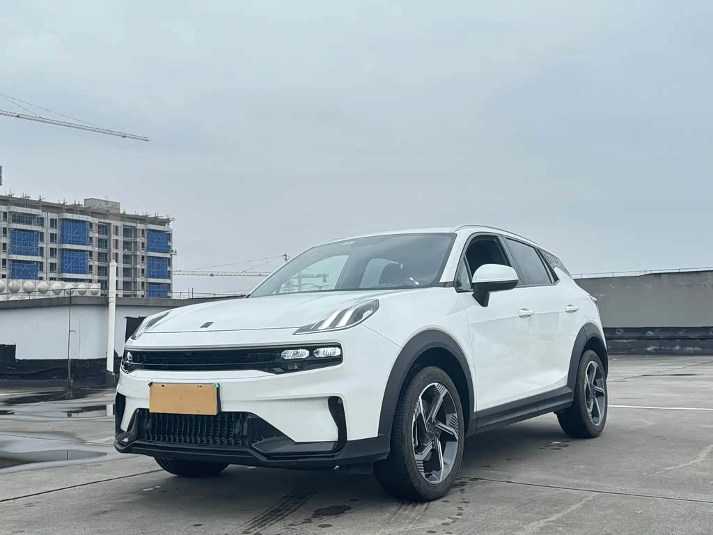 Lynk & Co 06