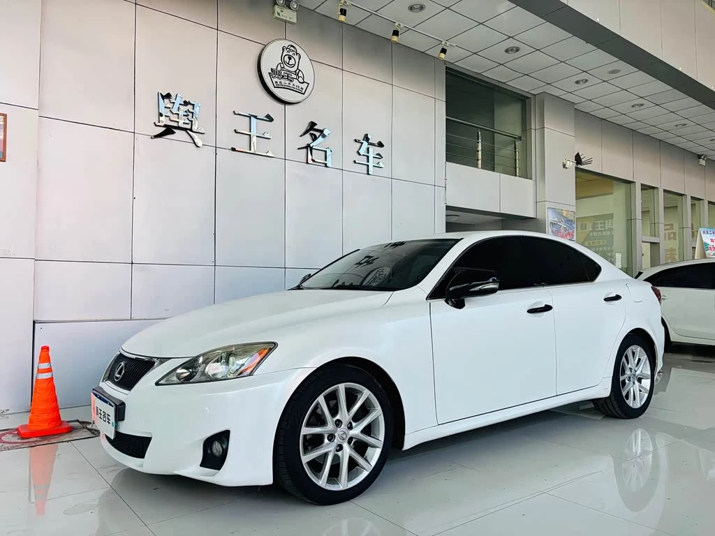 Lexus IS