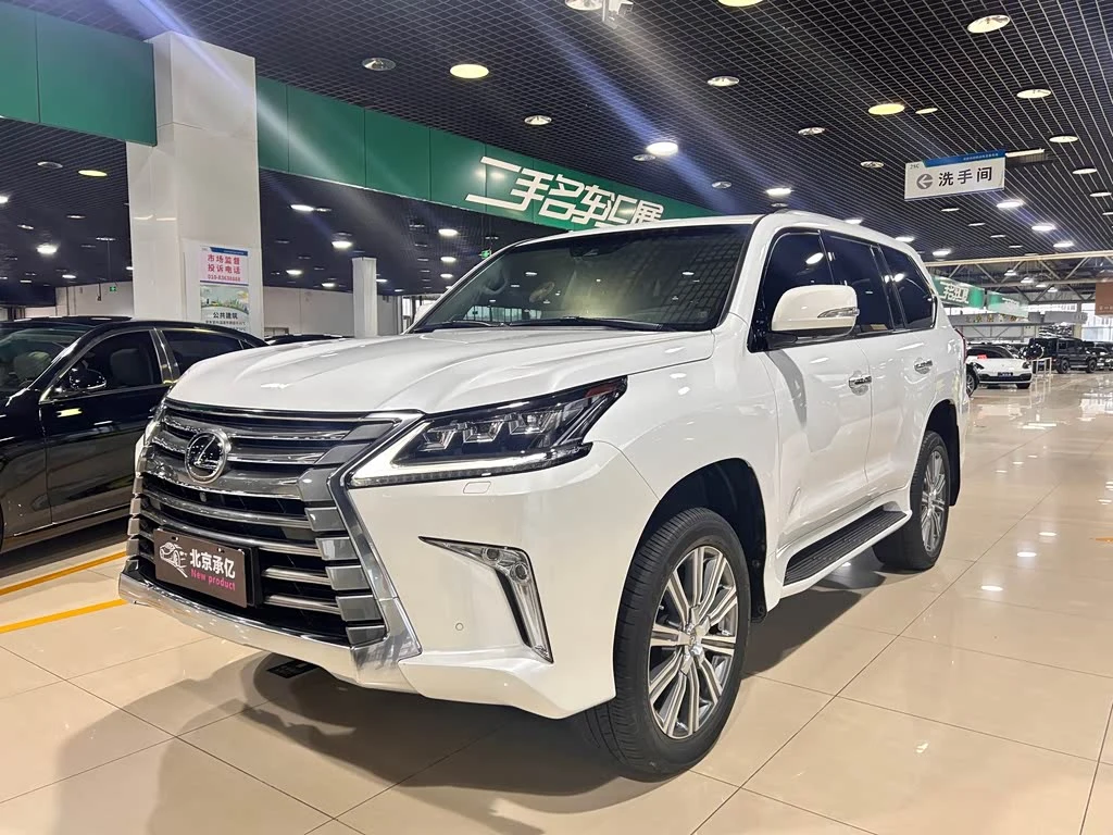 Lexus LX