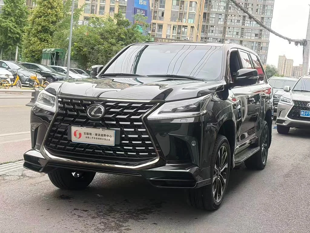 Lexus LX