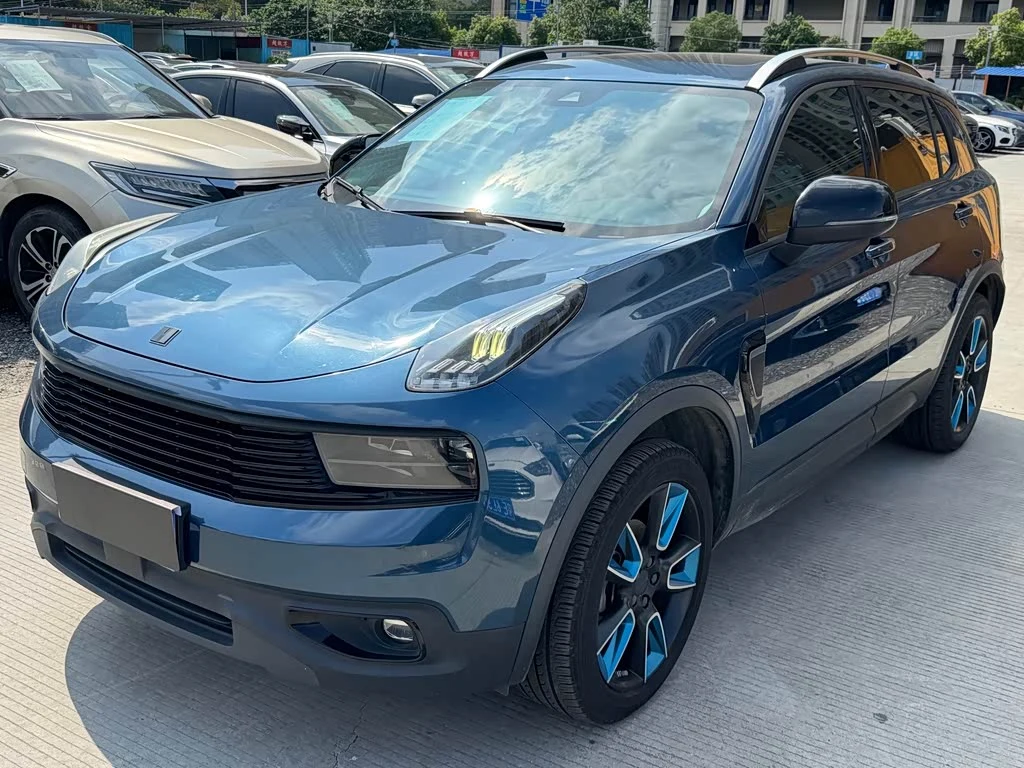 Lynk & Co 01