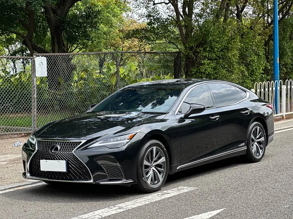 Lexus LS
