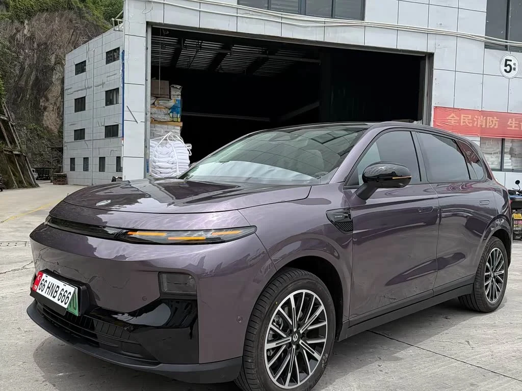 Leapmotor B10
