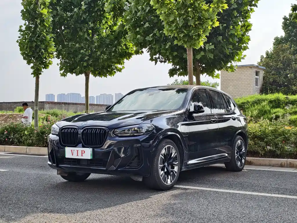 BMW iX3