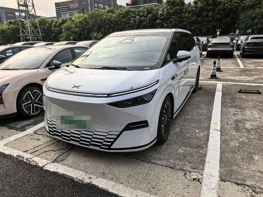 Xpeng X9