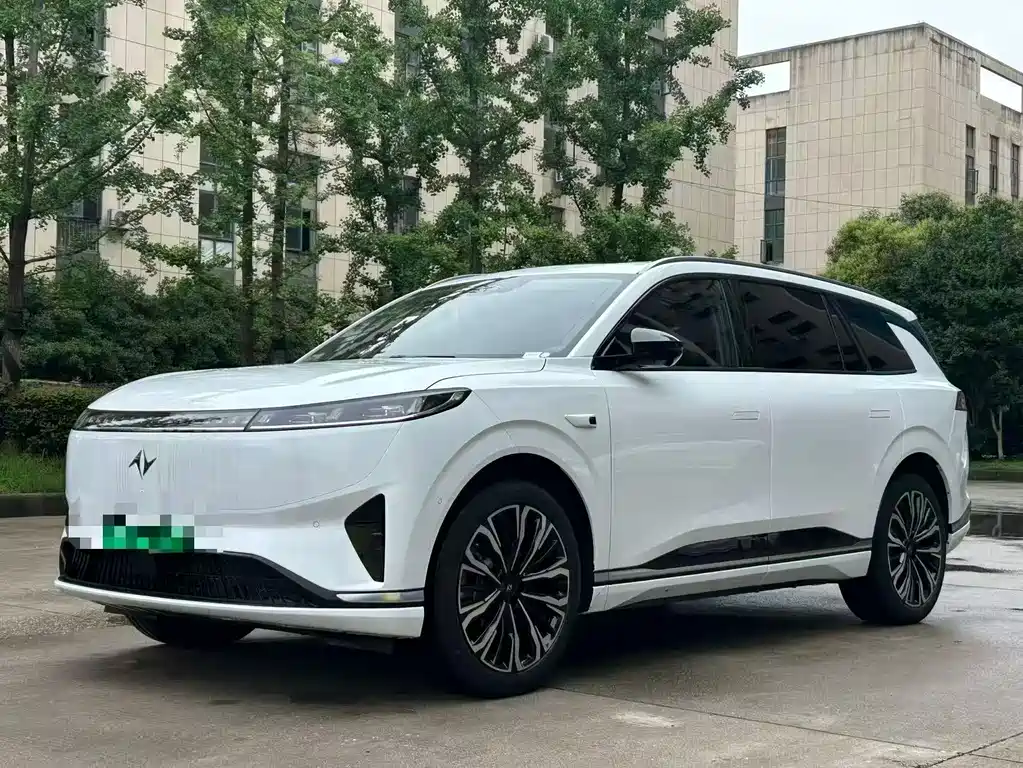 Dongfeng eπ008