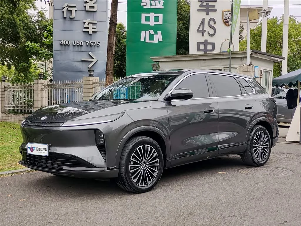 Dongfeng L8