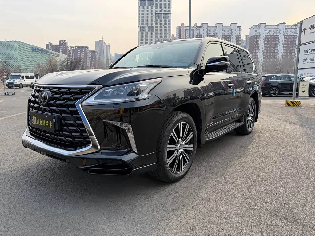 Lexus LX