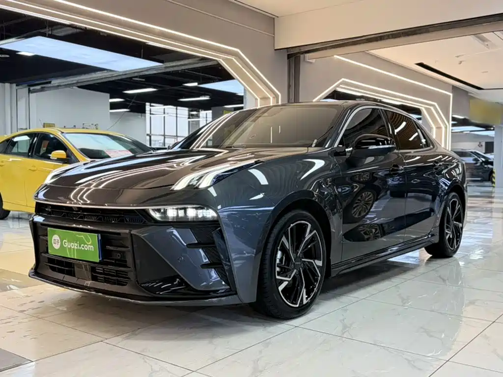 Lynk & Co 03