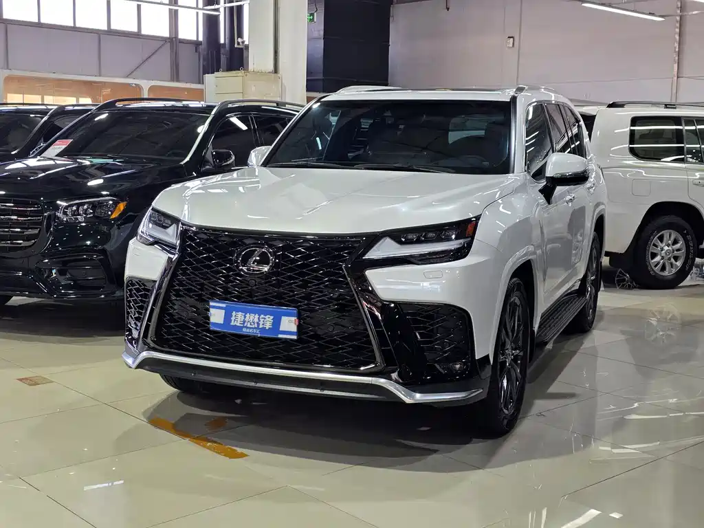 Lexus LX