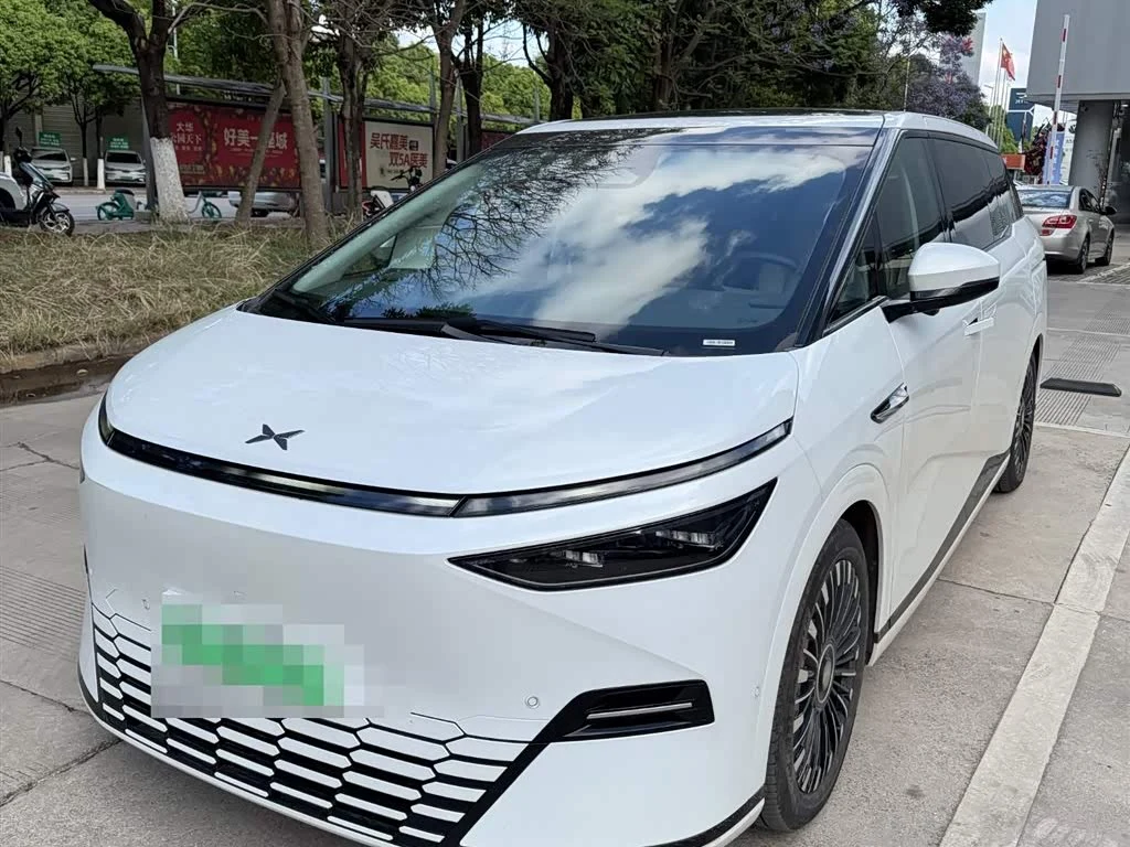 Xpeng X9