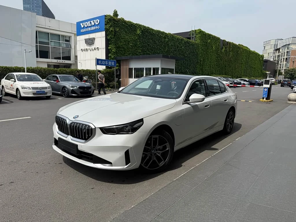 BMW i5