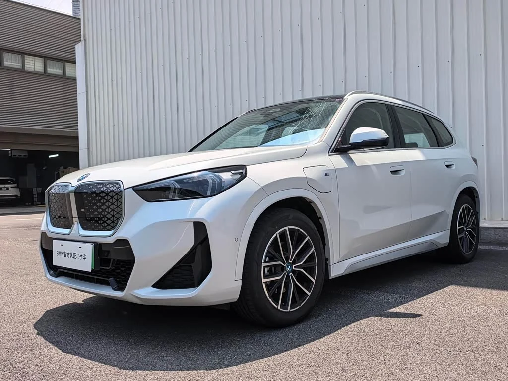 BMW iX1