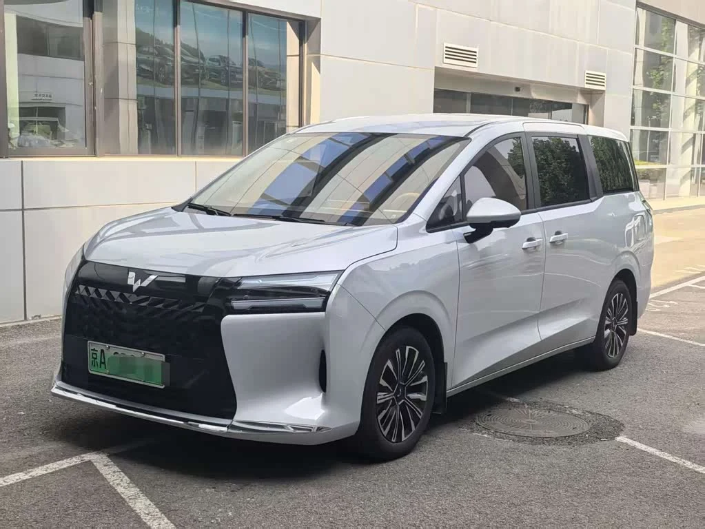 Wuling 730