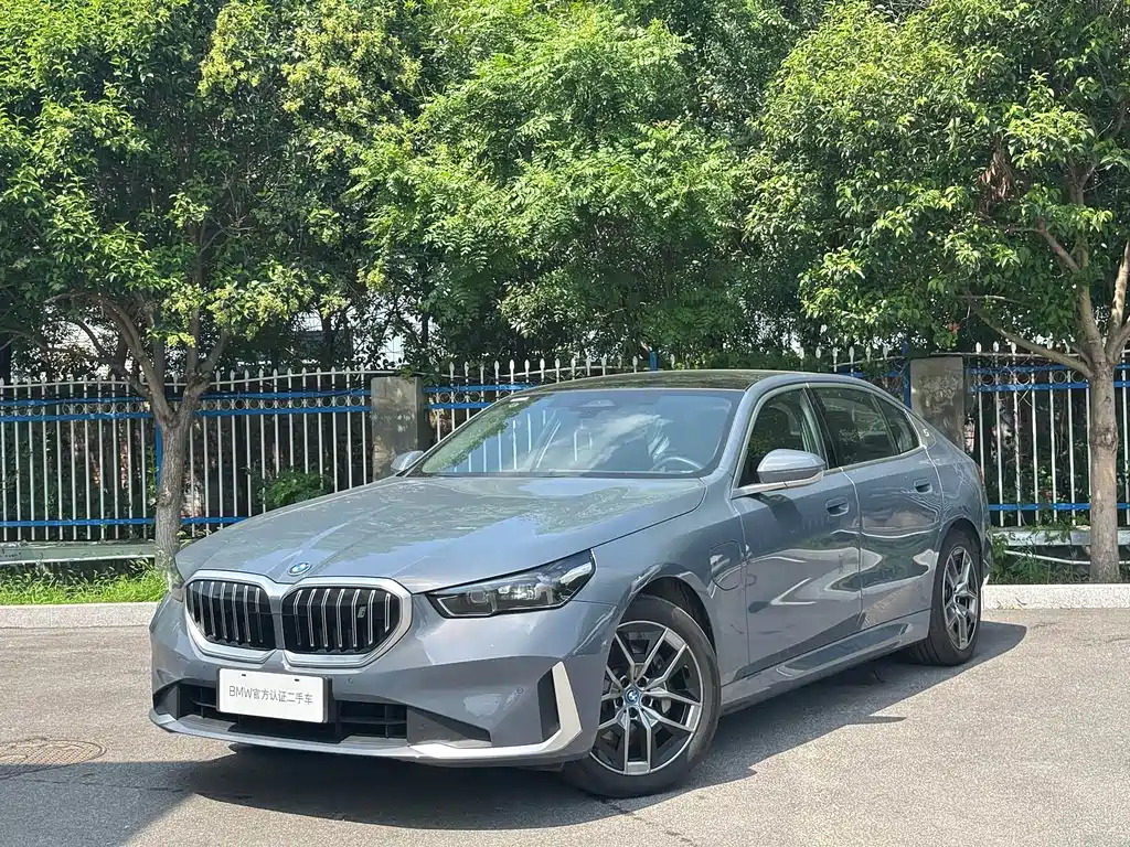 BMW i5